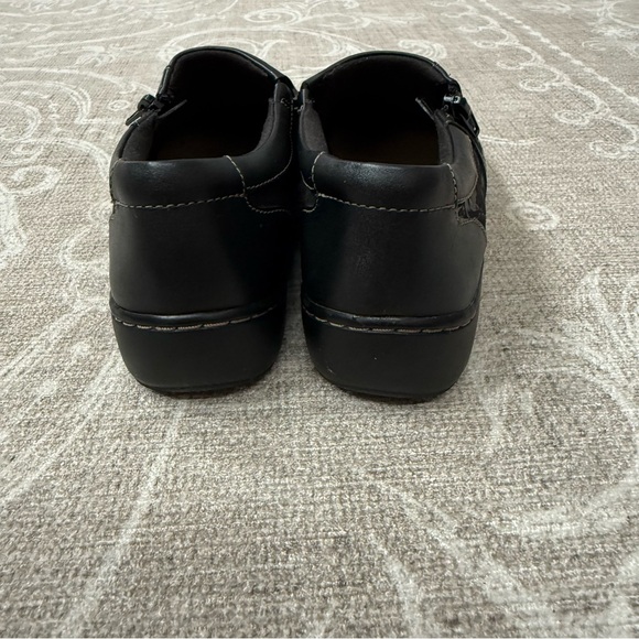 Women’s Clarks Black Floral Giny Textured Loafers Size 5.5 - Picture 4 of 13